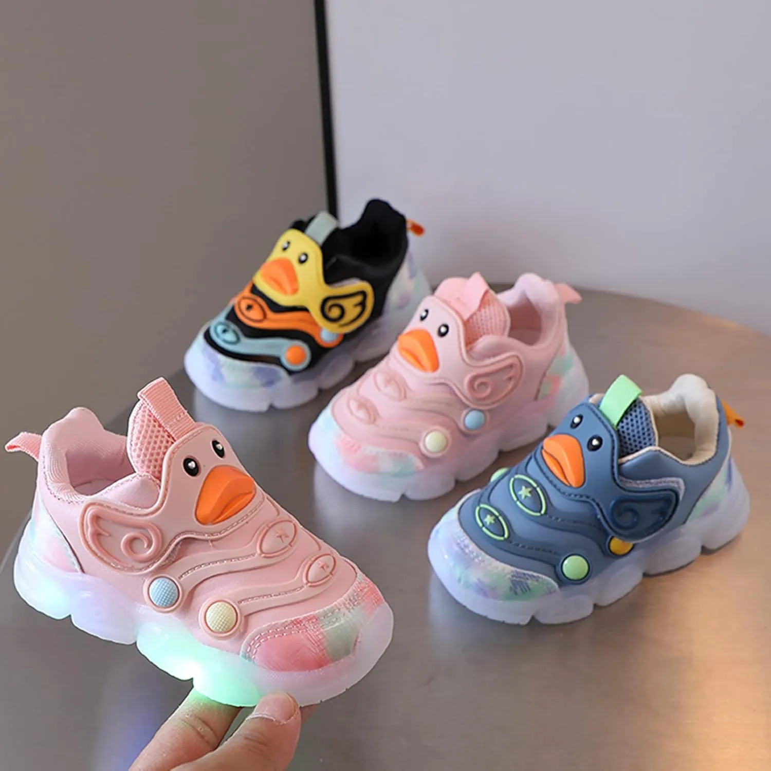 Baby Sports Shoes Light Shoes Toddler Girls Sneakers Boys Running Sports Soft Soled LED Luminous Shoes